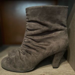 AEROSOLES Good Role Gray Women's Faux Suede Fabric Ankle Booties SIZE 6.5 M